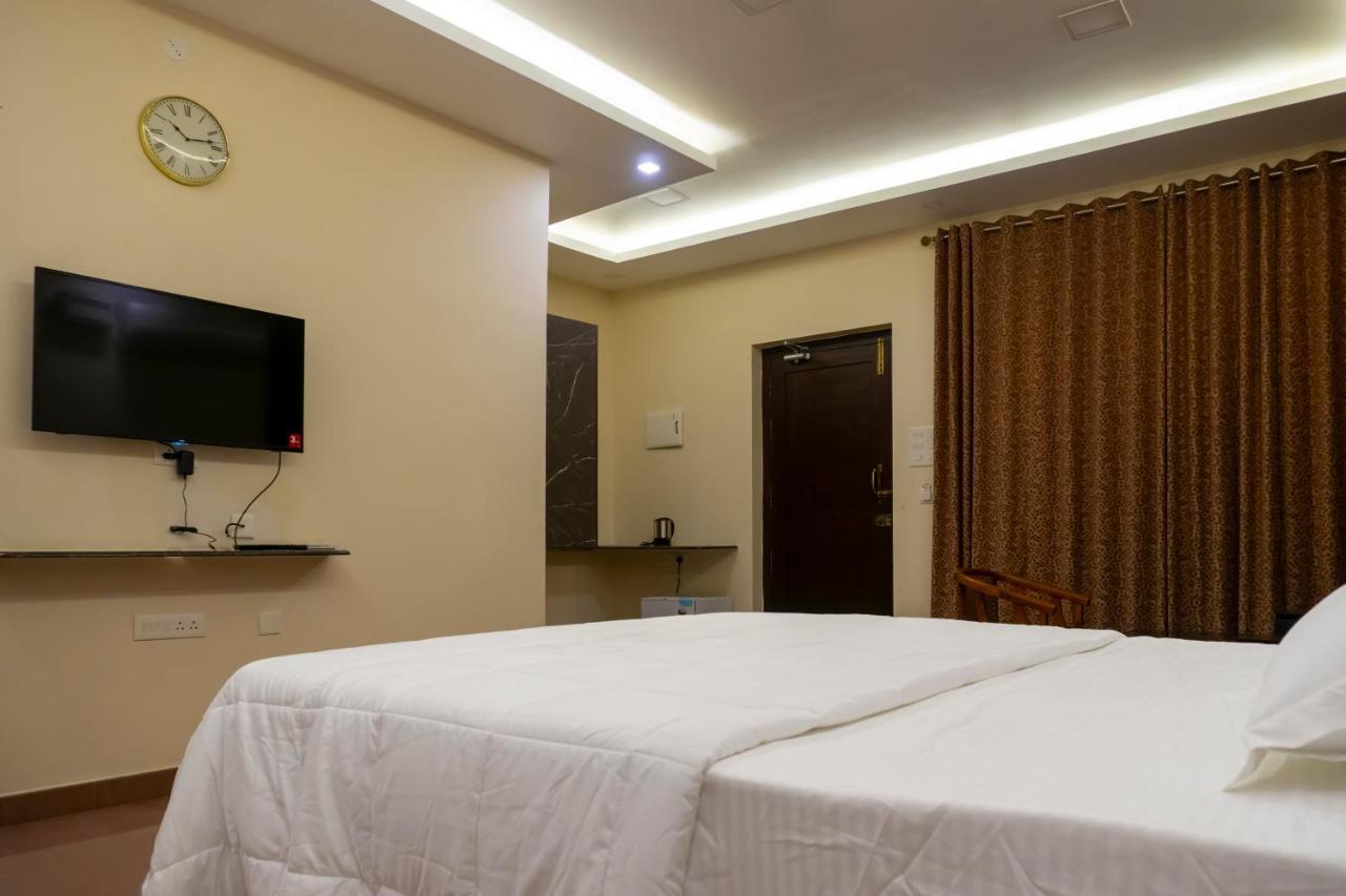 Pranaav Beach Resort Puduccseri Kültér fotó